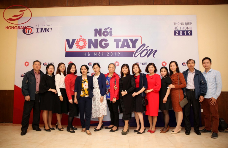 Các CBCNV chi nhánh Hồng Bàng Phú Thọ chụp ảnh lưu niệm