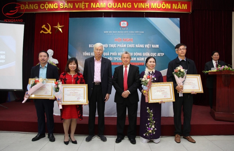 Công ty Hồng Bàng nhận bằng khen từ Hiệp hội TPCN Việt nam năm 2019